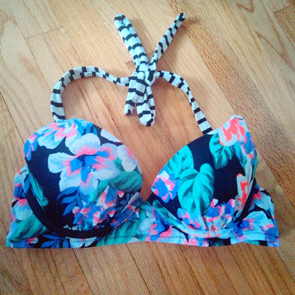 Shade & Shore size 34B Bikini Top 👙